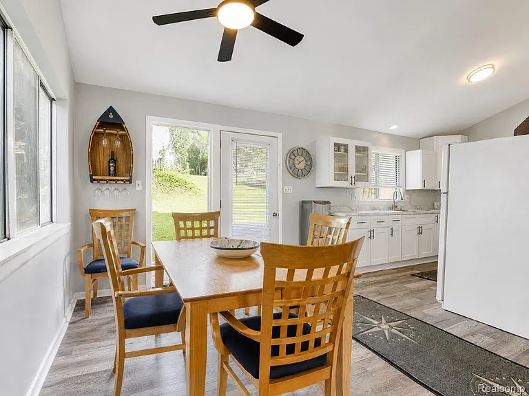 4165 Highcrest Dr — Photo 11
