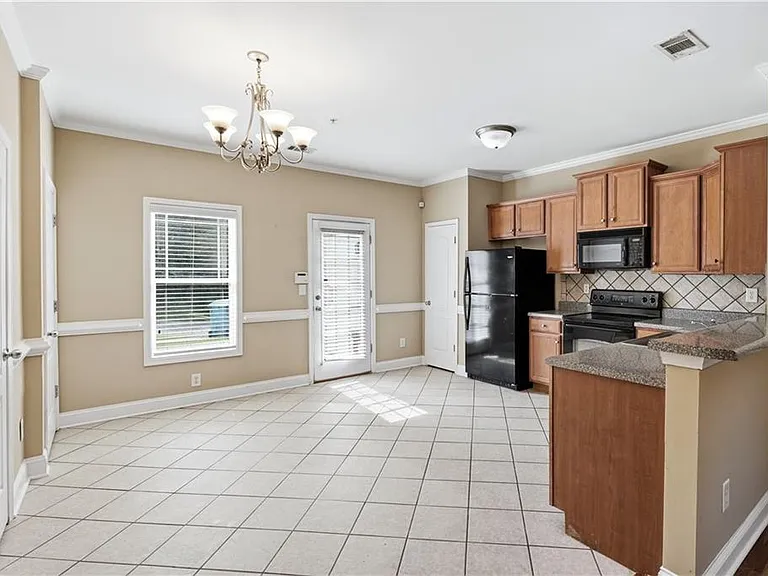 211 Oconee River Cir — Photo 8
