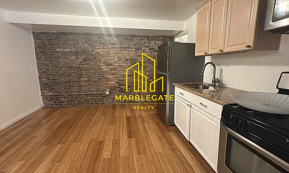 164 University Ave #11