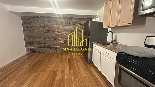 164 University Ave Photo 1