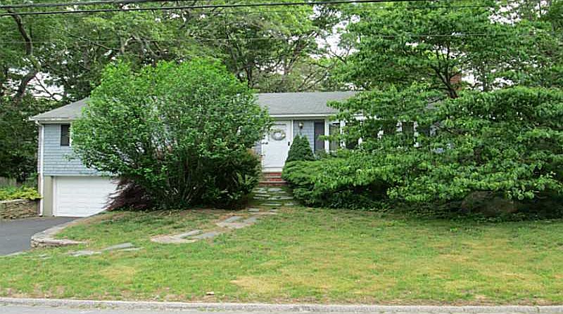 1st image of 17 Boxwood Dr