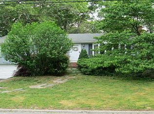17 Boxwood Dr, East Greenwich, RI 02818