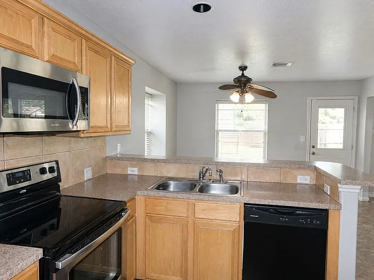 16810 Deck Ct — Photo 8