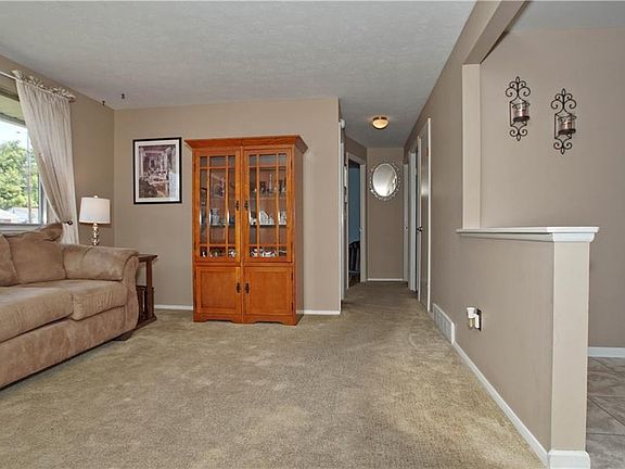 5th image of 951 Sherwood Dr