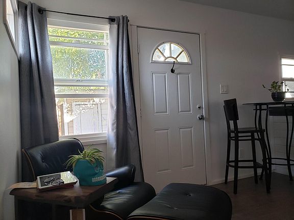 4th image of 482 Gaviota Ave