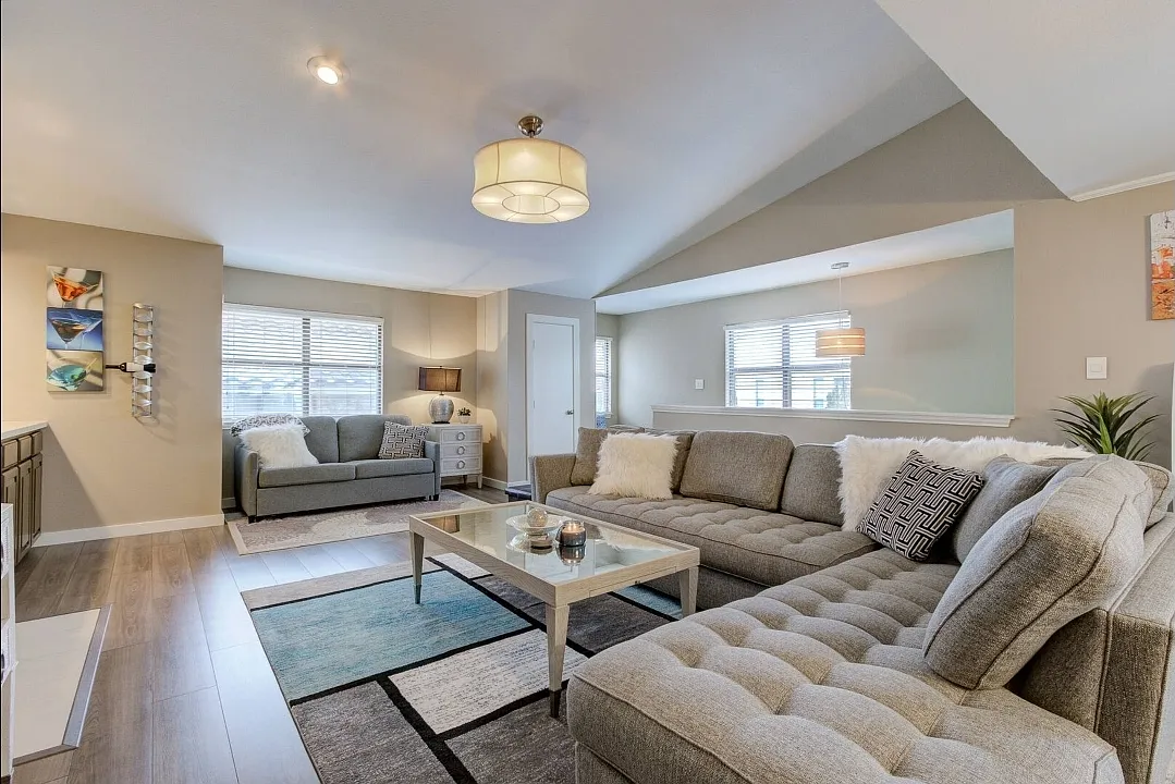 2 bed, 1335 sqft, $2,000 — Photo 2