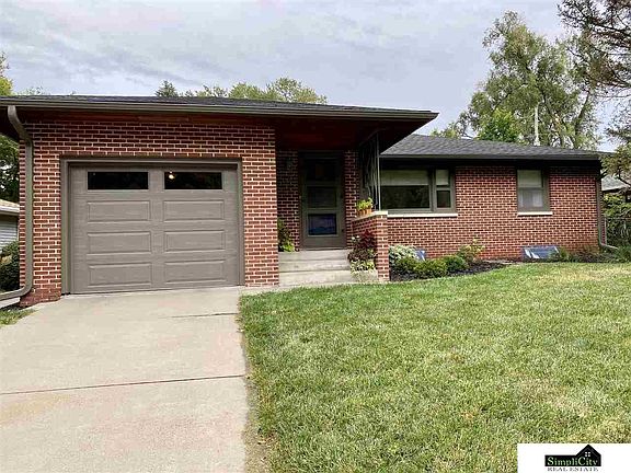2nd image of 3312 Curtis Dr