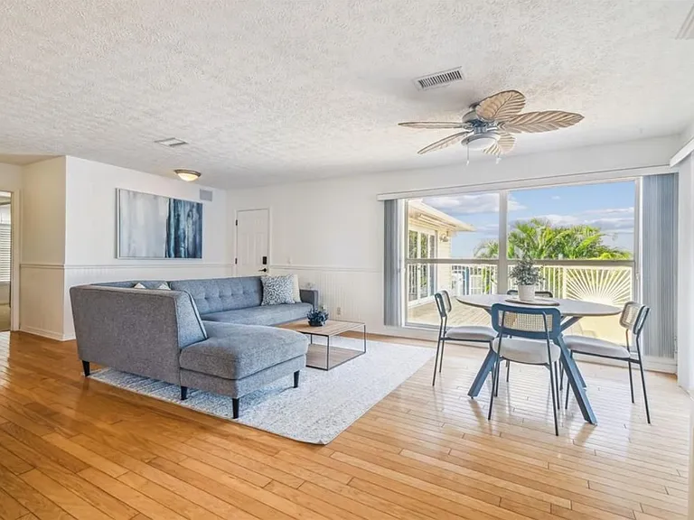 9914 Alavista Dr — Photo 10