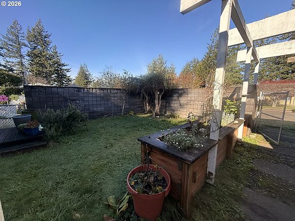 3rd image of 3863 Vista Dr