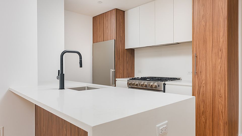 1st image of 224 W 124th St #1324