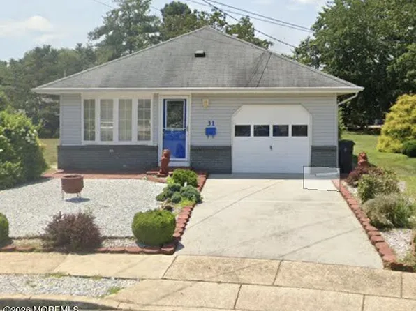 31 Mount Dashan Lane, Toms River, NJ 08753