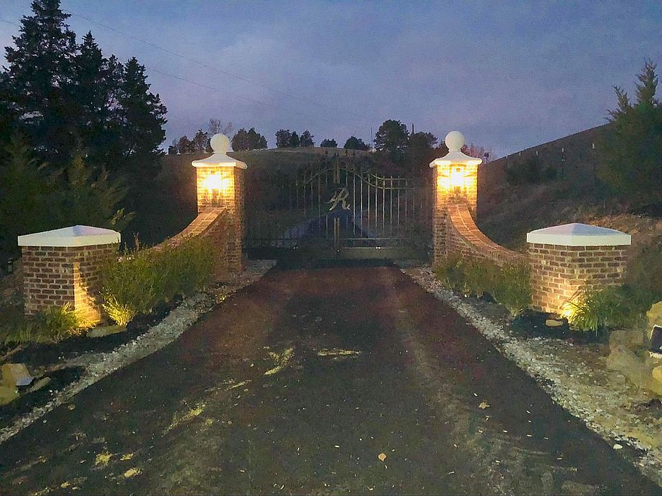 2nd image of 2886 Sims Rd