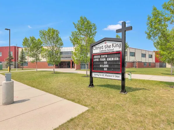 191 Cranberry Grn SE, Calgary, AB T3M 1L3