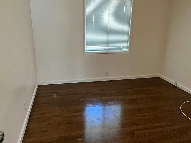 7400 Midfield Ave — Photo 10
