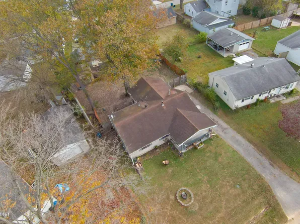 9601 Toledo Ln, Louisville, KY 40272