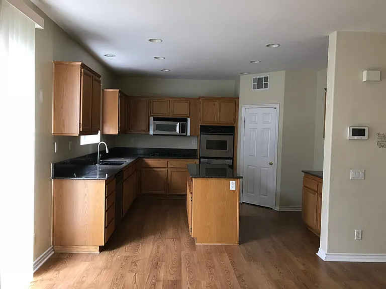 38099 Floricita St — Photo 2