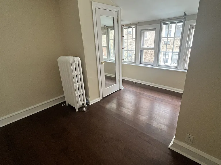 Small bedroom / office
