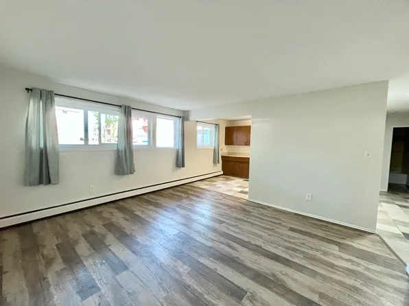 11832 105th St NW #101, Edmonton, AB T5G 2N2