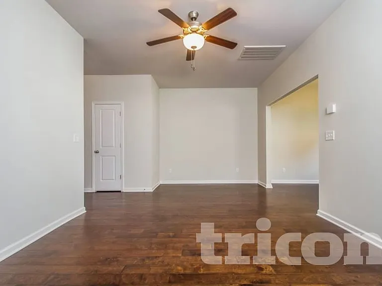 512 Hickory Leaf Ct — Photo 2