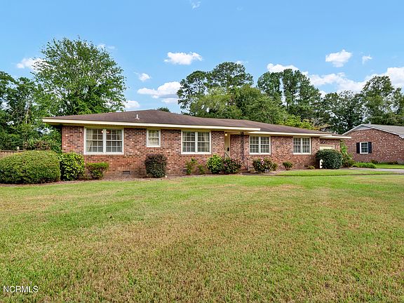 3rd image of 213 Stonewall Jackson Drive