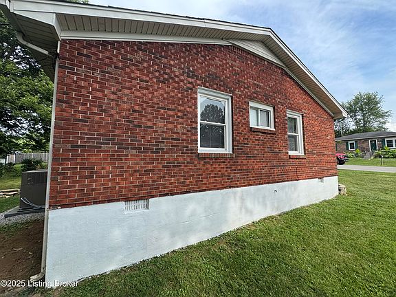 5th image of 313 Memorial Dr