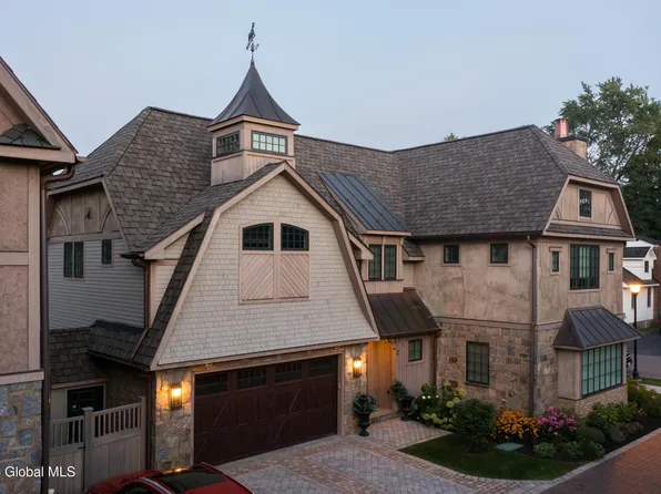 2 Downton Walk Lane, Saratoga Springs, NY 12866