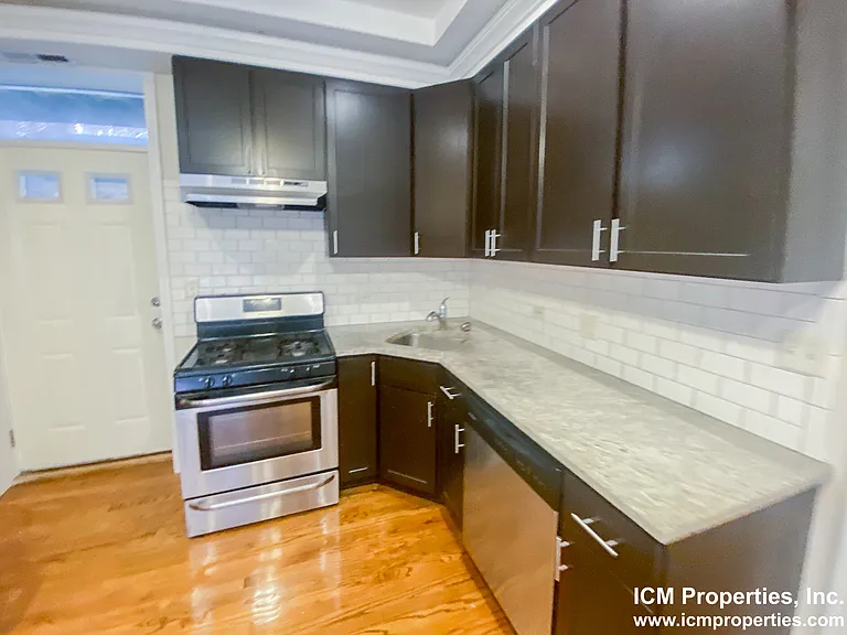 855 W Cornelia Ave #2W — Photo 1