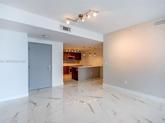 4th image of 488 NE 18th St #4310