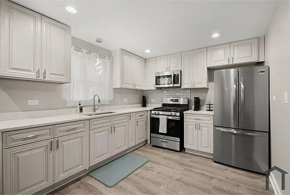 7007 S East End Ave #C — Photo 2