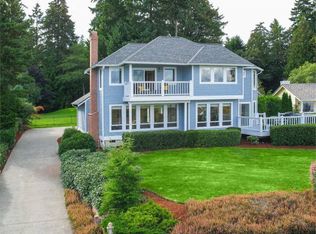 10033 Edgecombe Pl NE, Bainbridge Island, WA 98110