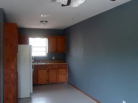 2nd image of 906 E Jackson St