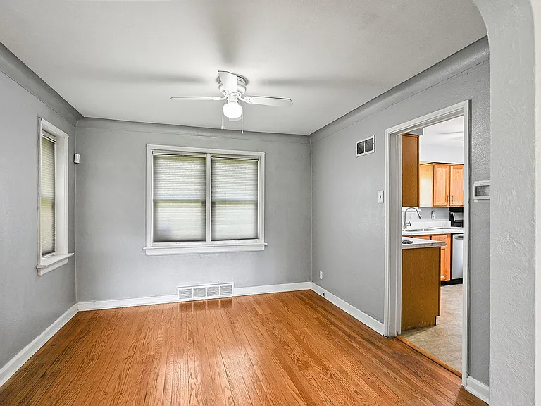 7549 Hillsdale Dr — Photo 6