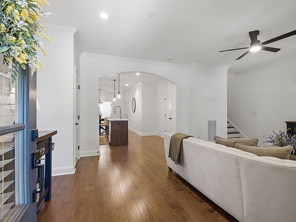 5th image of 520 Cobert Ln