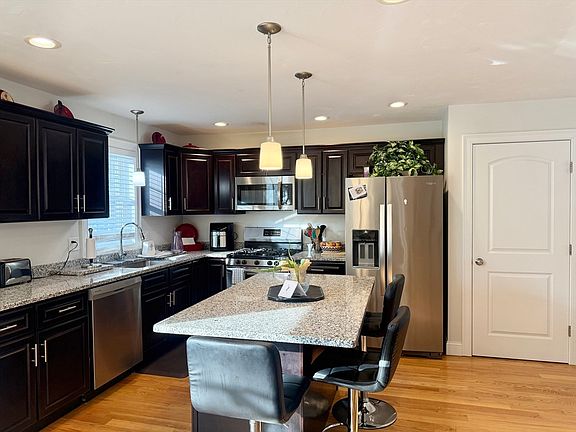 3rd image of 60-60A Danforth St