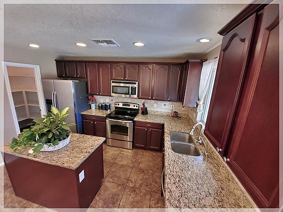 3rd image of 1016 E Kelsi Ave