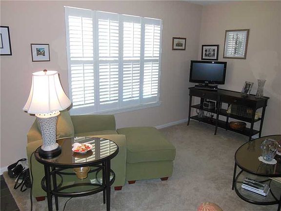 3rd image of 2712 Whitney Pl APT 527