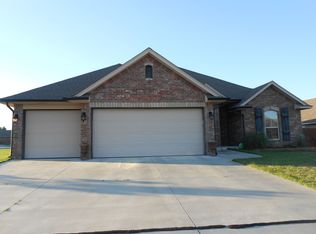 10809 Taylor Paige Dr, Midwest City, OK 73130