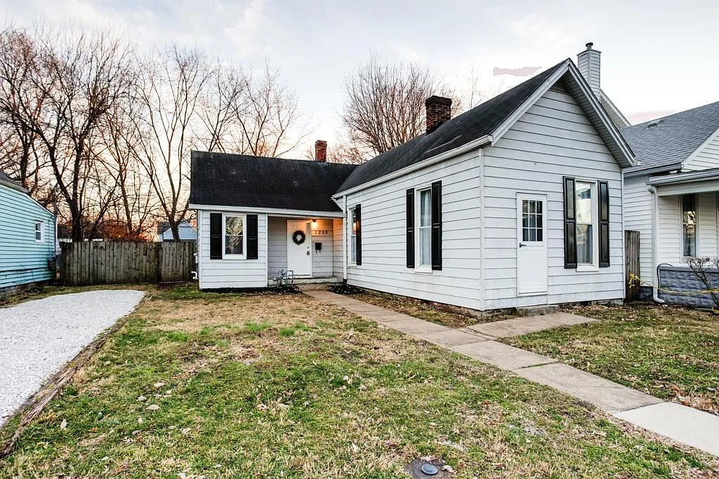 1313 E Sycamore St photo 1