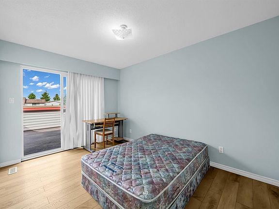 3rd image of 4631 Dallyn Rd