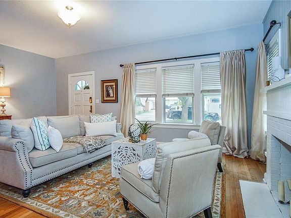 4th image of 2810 W Parkland Blvd