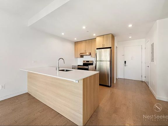 3rd image of 1139 49th Ave #716