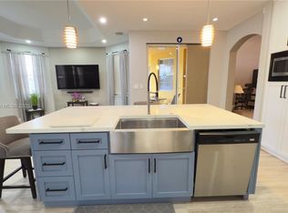 1247 NW 165th Ave, Pembroke Pines, FL 33028