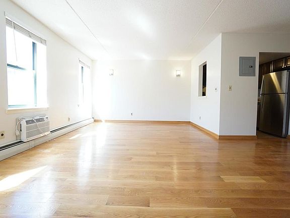 3rd image of 227 W 122nd St APT 2