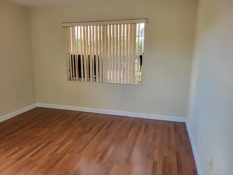 1570 NE 33rd Rd #201 — Photo 20