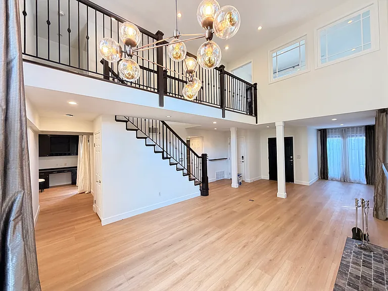 5701 Malaga Pl — Photo 3