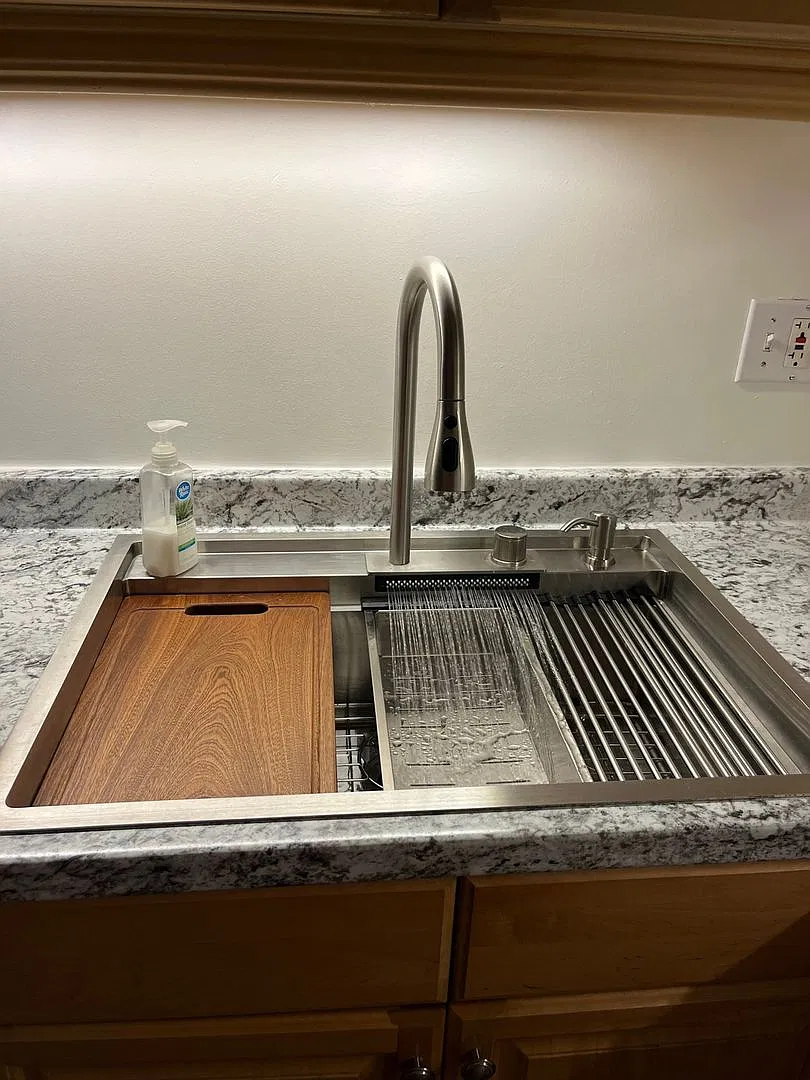 Charming 2BR Townhome in Dracut — Photo 4