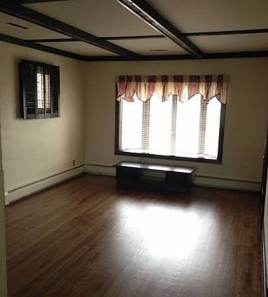 Living rm (refinished HW)