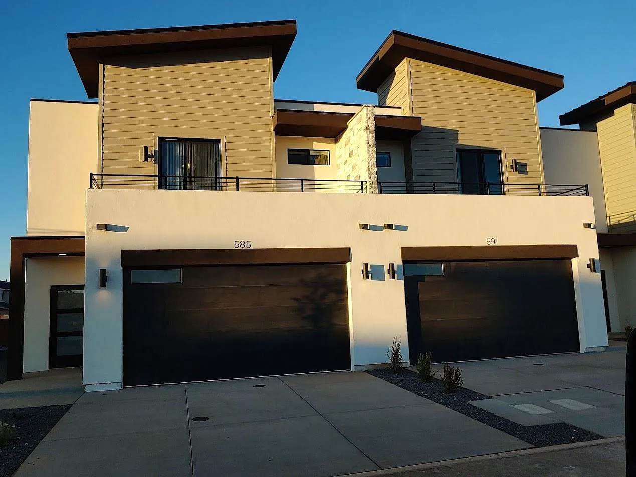 3 bed, 2.5 bath, 1604 sqft, $1,990 — Photo 1