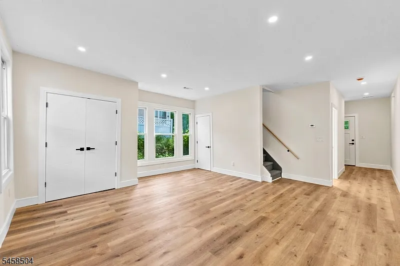 3 bed, $2,350 — Photo 4