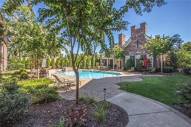 1st image of 725 Grant Park Ct
